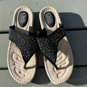 White Mountain Cushioned Black Sandals with Silver Accents Size 10-11*